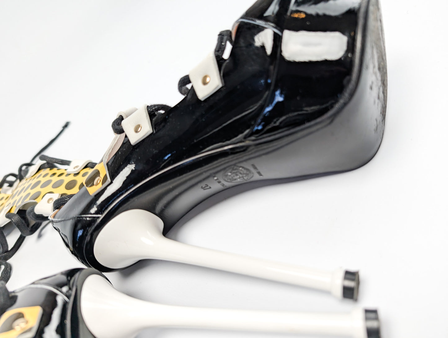 Versace S/S 2011 Open Toe Link Sandals - EU37|4UK|6US