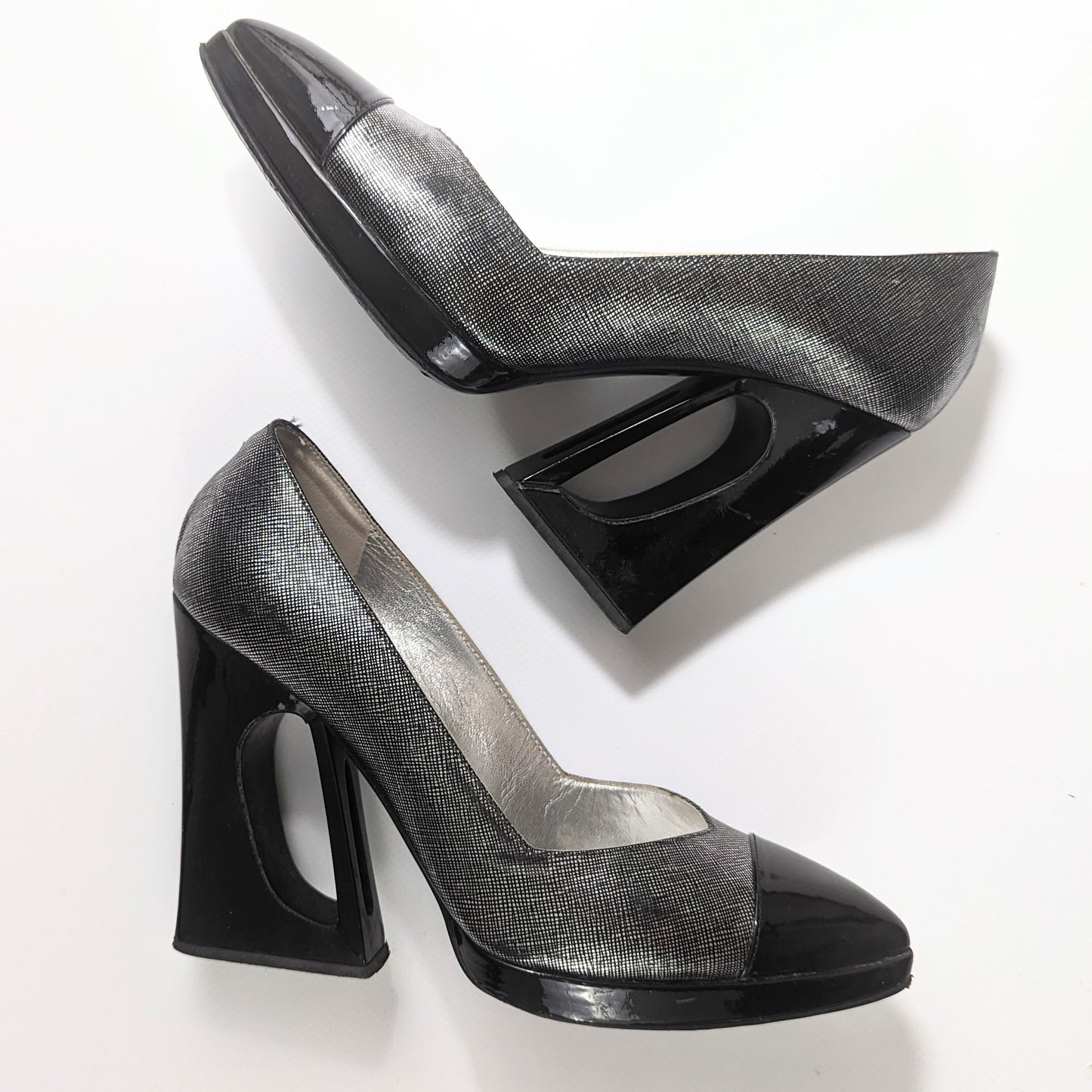 Vintage Chanel pump with geometric heel - T37